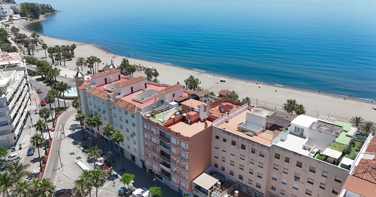 Middle Floor Apartment in Estepona, Estepona, 1/12