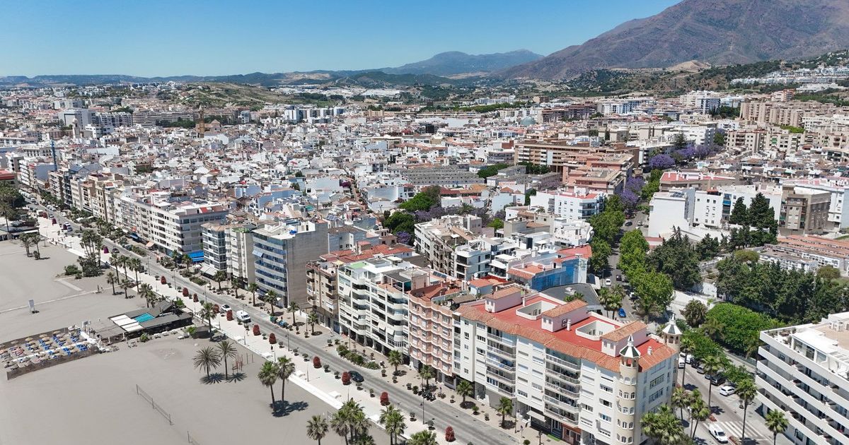Middle Floor Apartment in Estepona, Estepona, 2/12