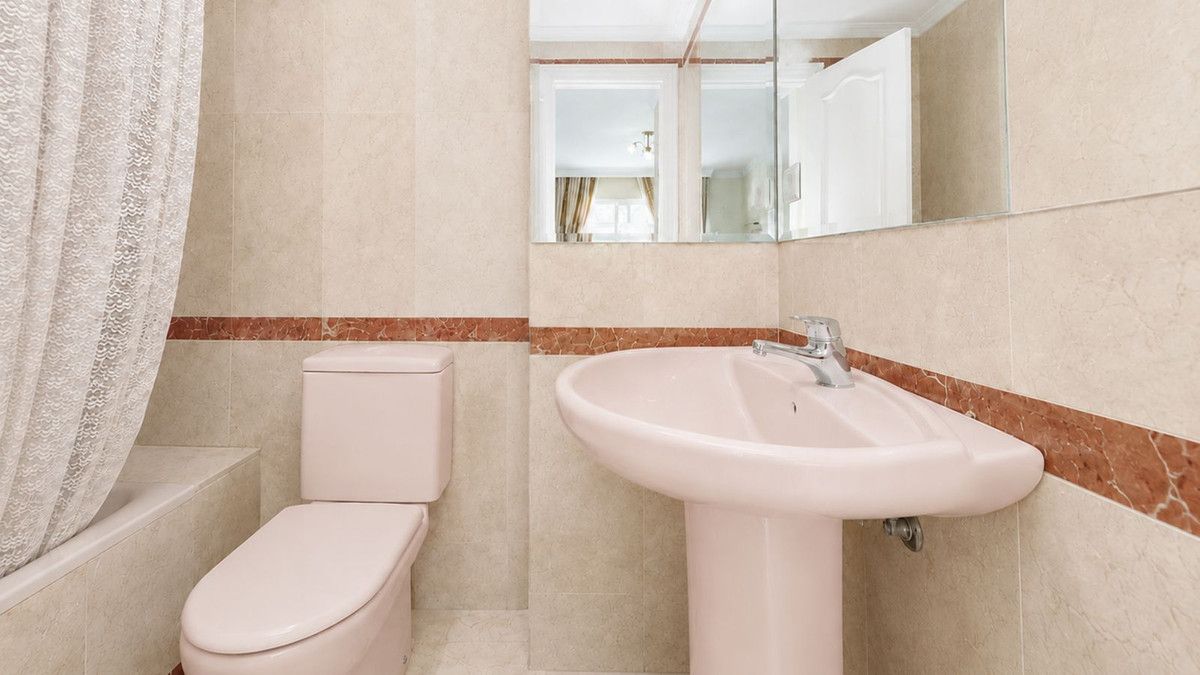 Middle Floor Apartment in Estepona, Estepona, 12/12