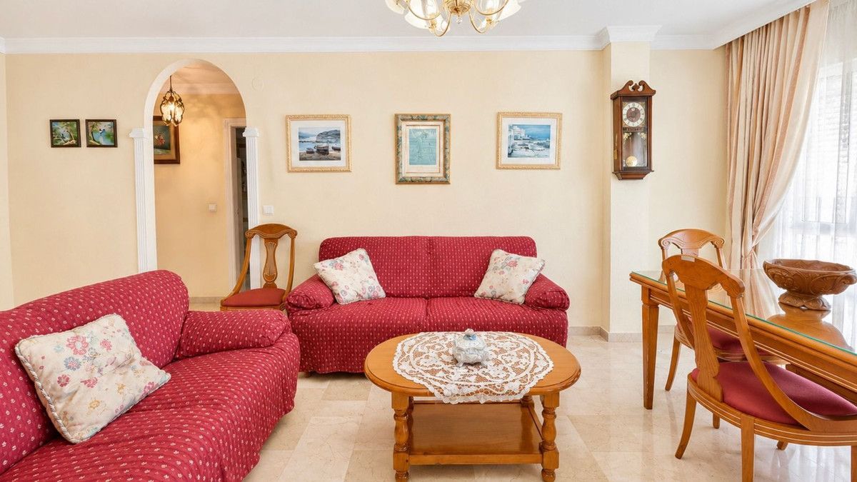 Middle Floor Apartment in Estepona, Estepona, 3/12