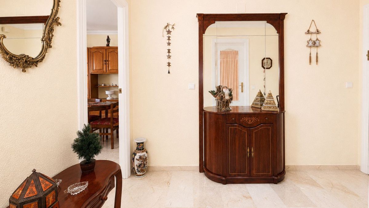 Middle Floor Apartment in Estepona, Estepona, 4/12