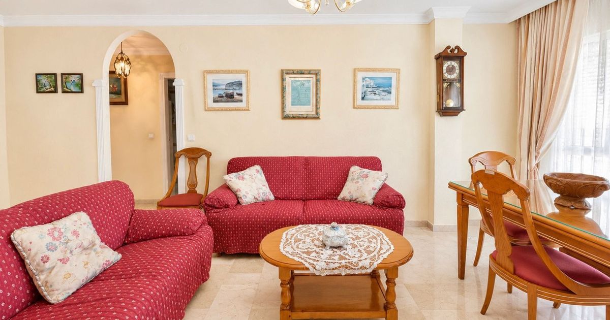 Middle Floor Apartment in Estepona, Estepona, 5/12
