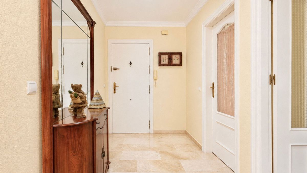Middle Floor Apartment in Estepona, Estepona, 6/12
