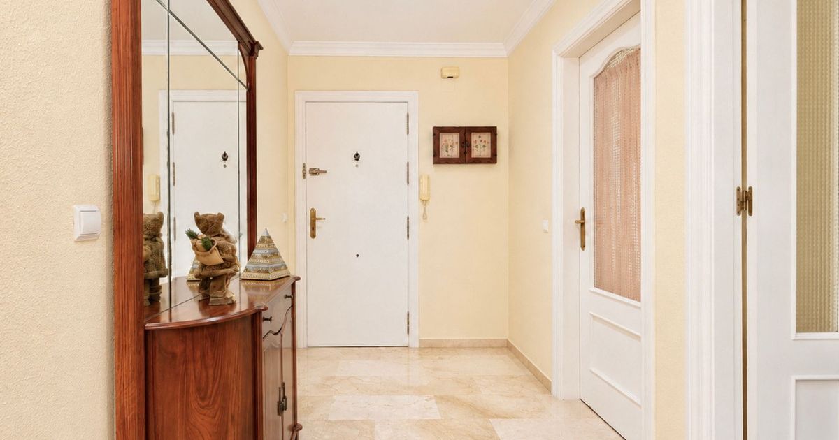 Middle Floor Apartment in Estepona, Estepona, 6/12