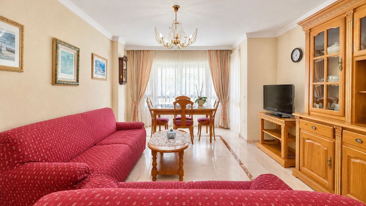 Middle Floor Apartment in Estepona, Estepona, 8/12