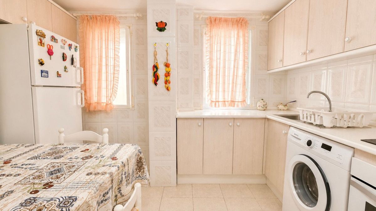 Middle Floor Apartment in Estepona, Estepona, 9/12