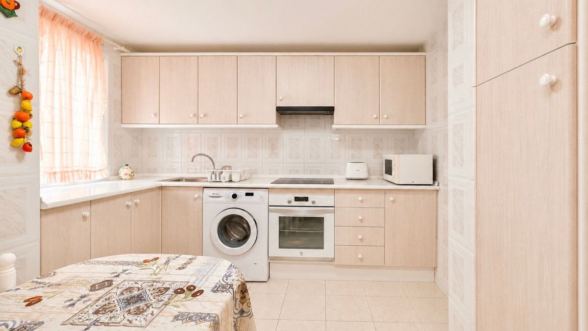 Middle Floor Apartment in Estepona, Estepona, 10/12