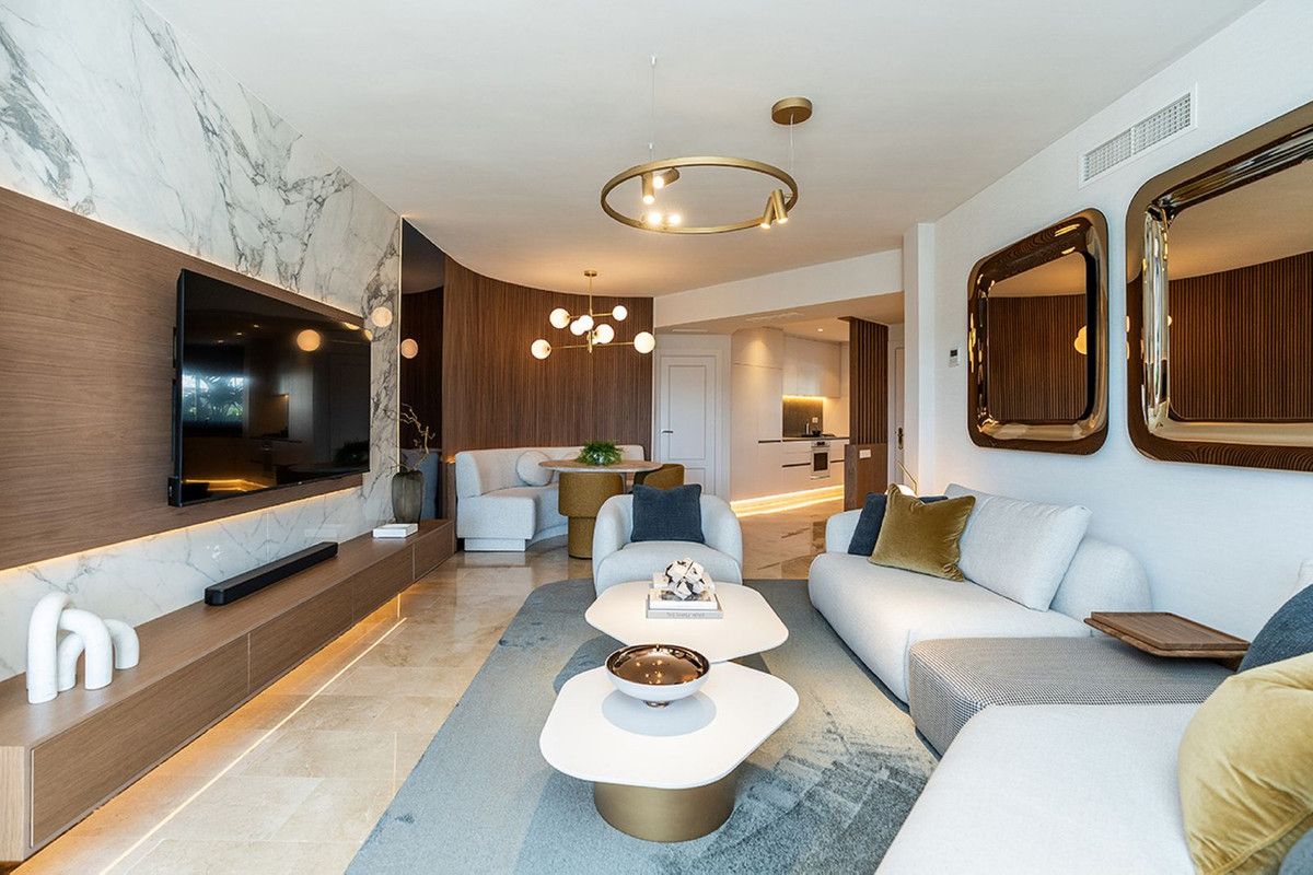 Middle Floor Apartment in Bel Air, Bel Air, 8/12