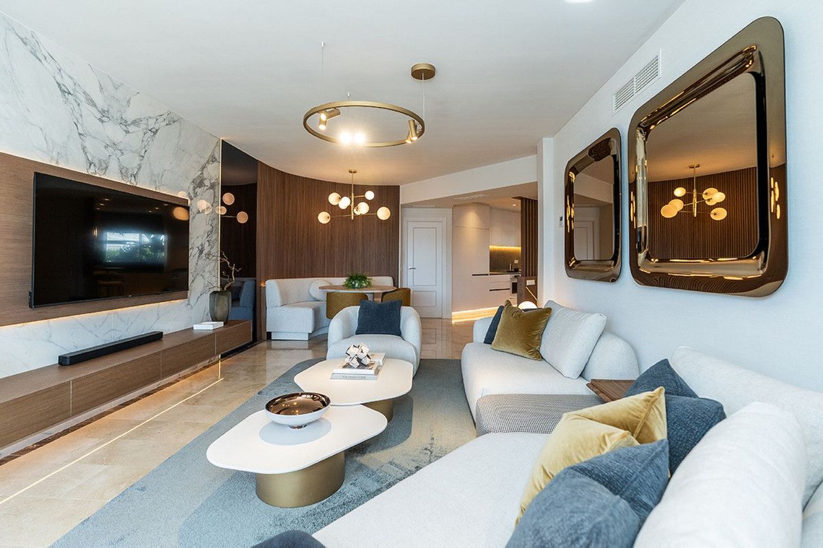 Middle Floor Apartment in Bel Air, Bel Air, 9/12