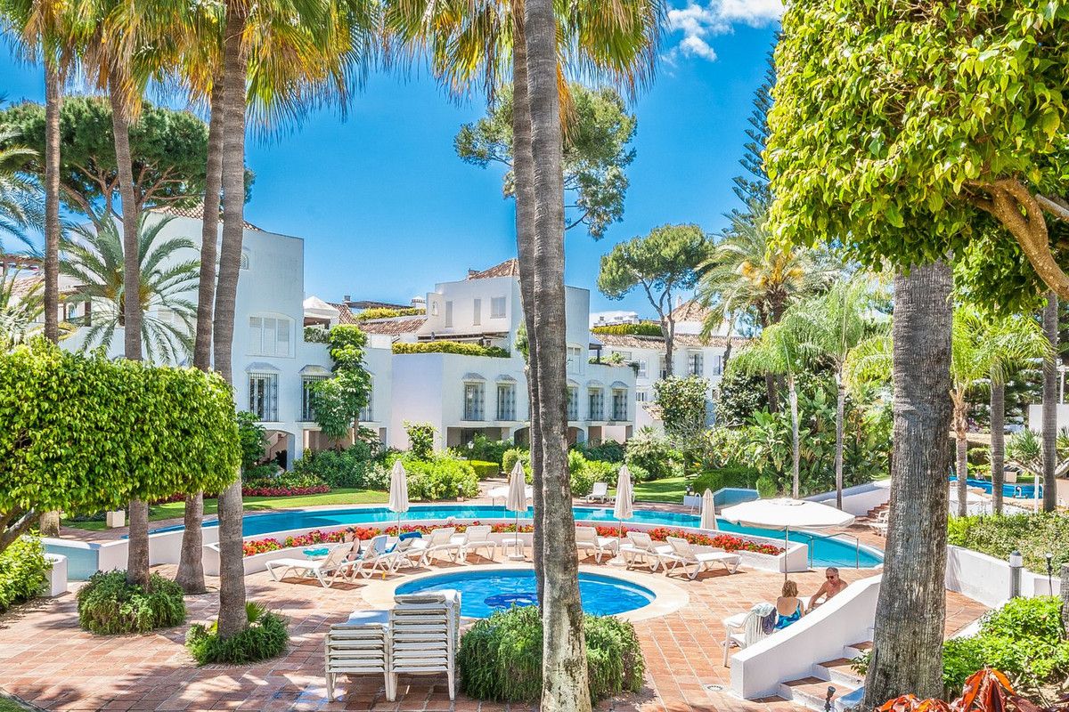 Mittelgeschoss-Wohnung in Elviria, Elviria, 1/12