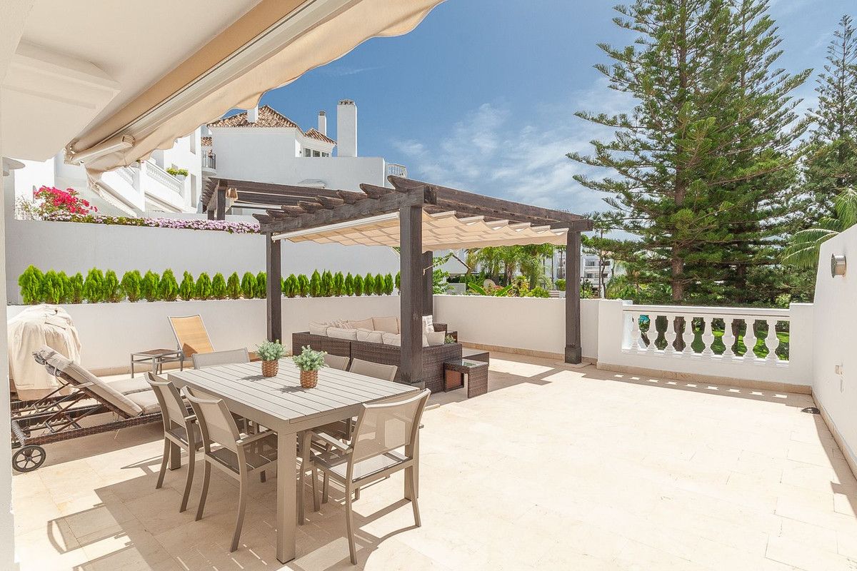 Mittelgeschoss-Wohnung in Elviria, Elviria, 2/12