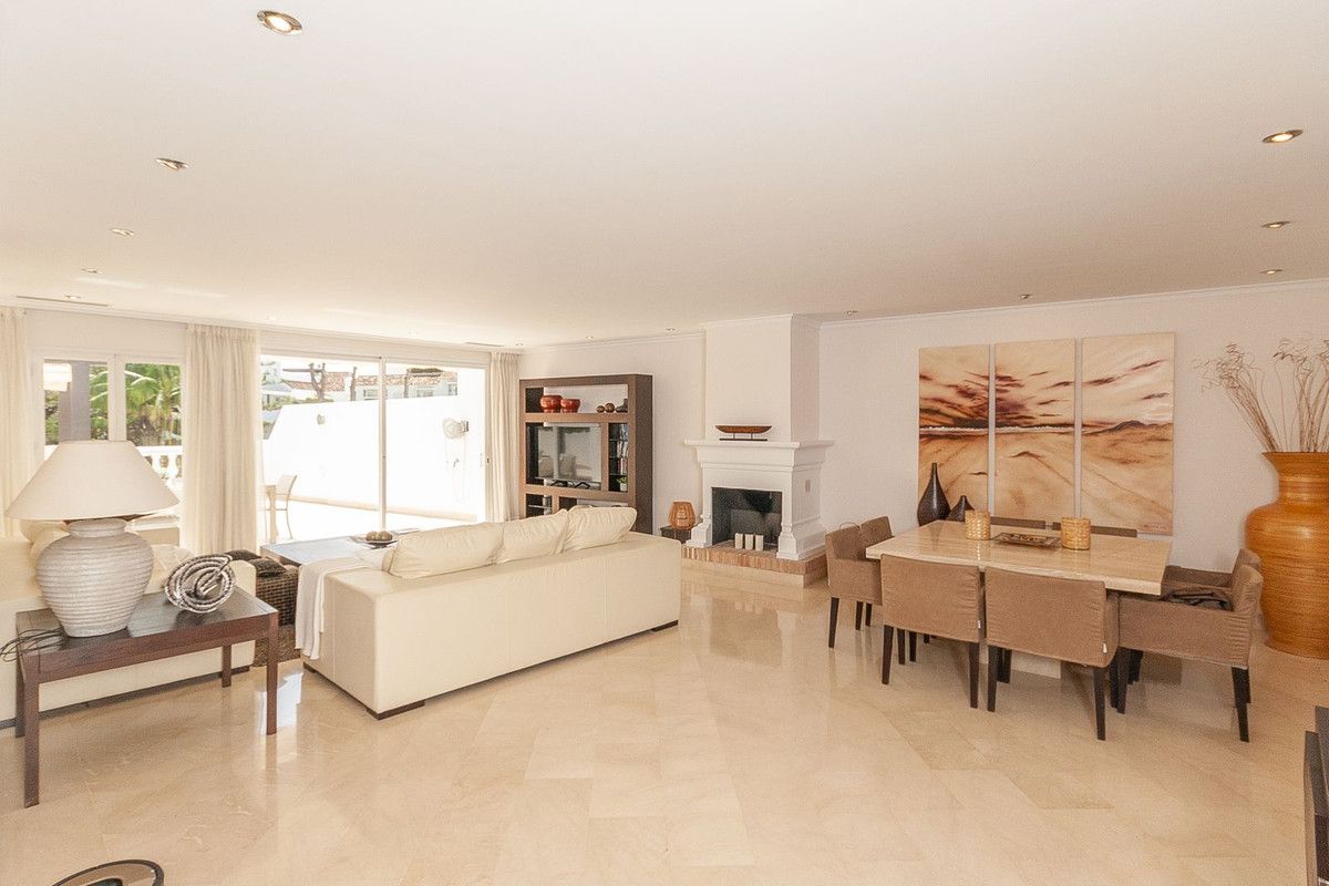 Mittelgeschoss-Wohnung in Elviria, Elviria, 11/12