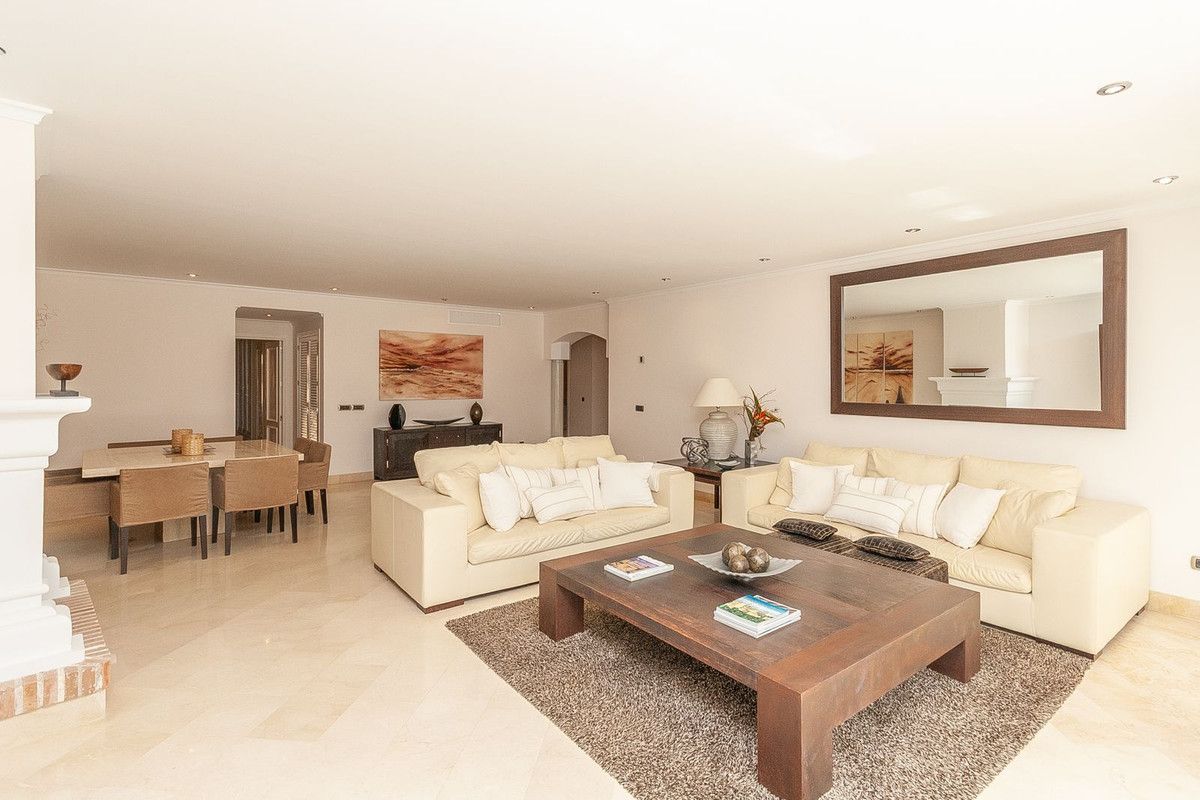 Mittelgeschoss-Wohnung in Elviria, Elviria, 12/12