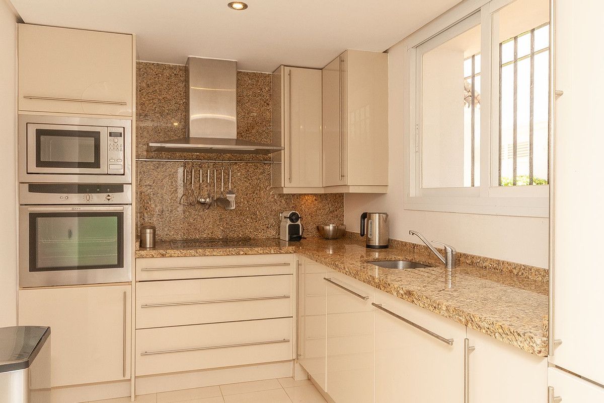 Mittelgeschoss-Wohnung in Elviria, Elviria, 4/12