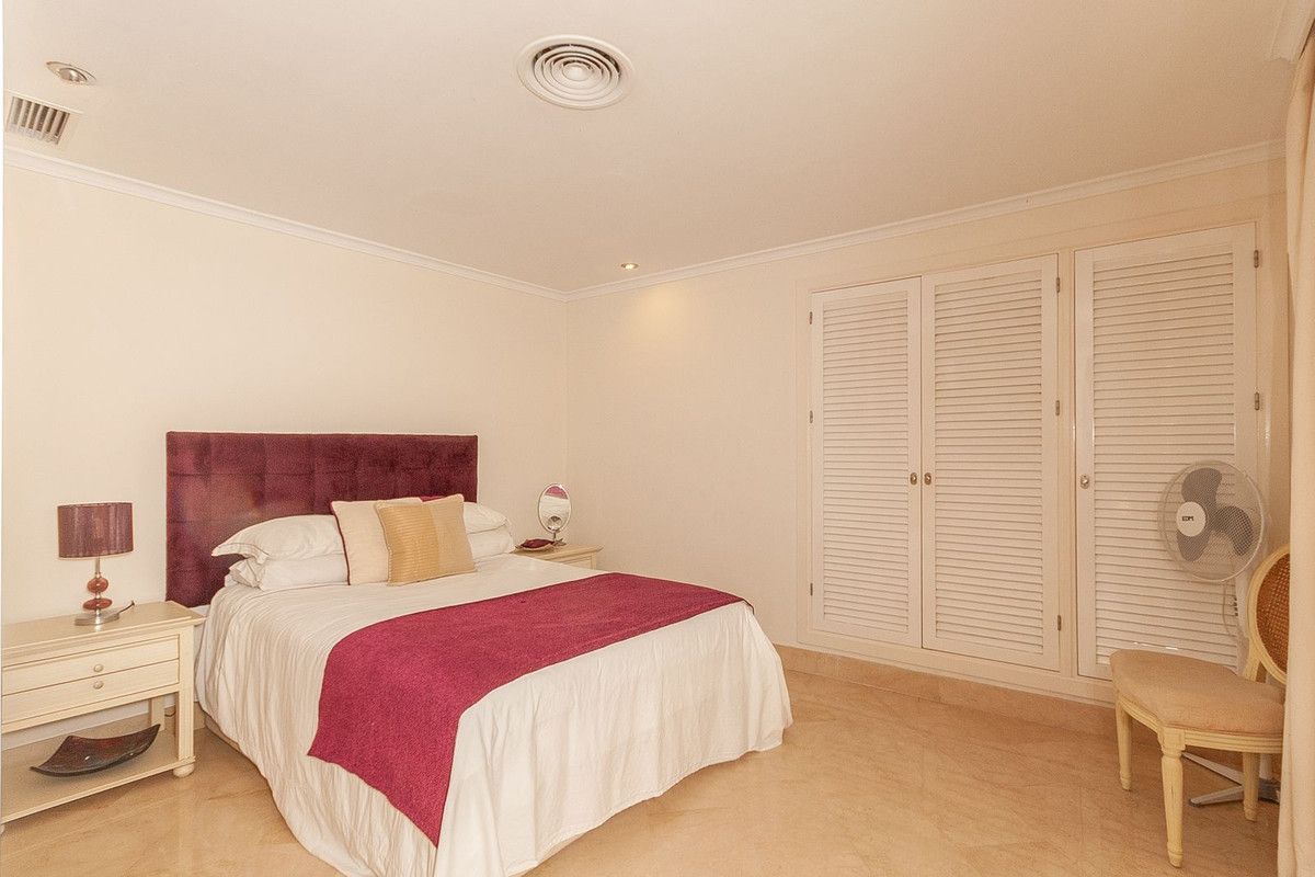 Mittelgeschoss-Wohnung in Elviria, Elviria, 7/12