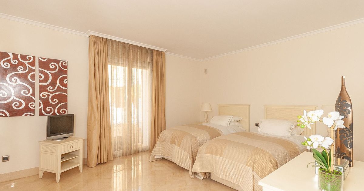 Mittelgeschoss-Wohnung in Elviria, Elviria, 8/12