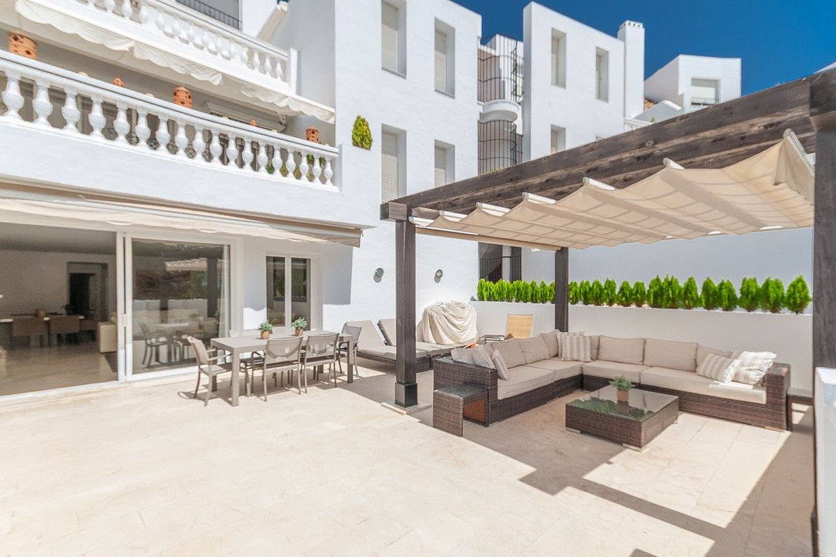 Mittelgeschoss-Wohnung in Elviria, Elviria, 10/12