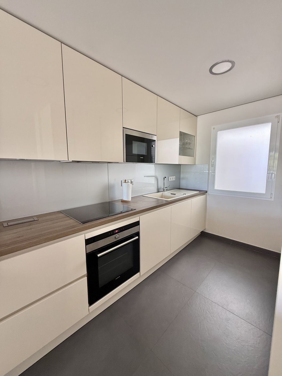 Apartamento en planta media en Estepona, Estepona, 7/12