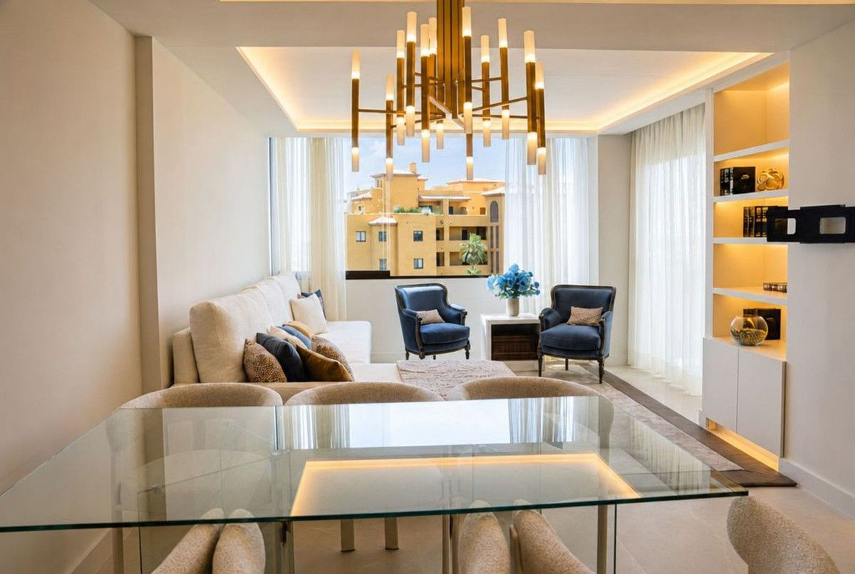 Middle Floor Apartment in Estepona, Estepona, 2/12