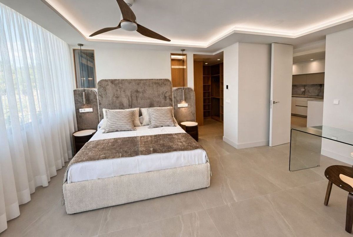 Middle Floor Apartment in Estepona, Estepona, 3/12