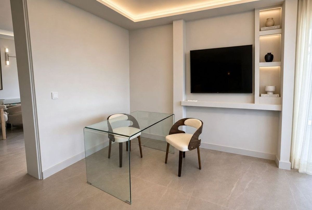 Middle Floor Apartment in Estepona, Estepona, 6/12