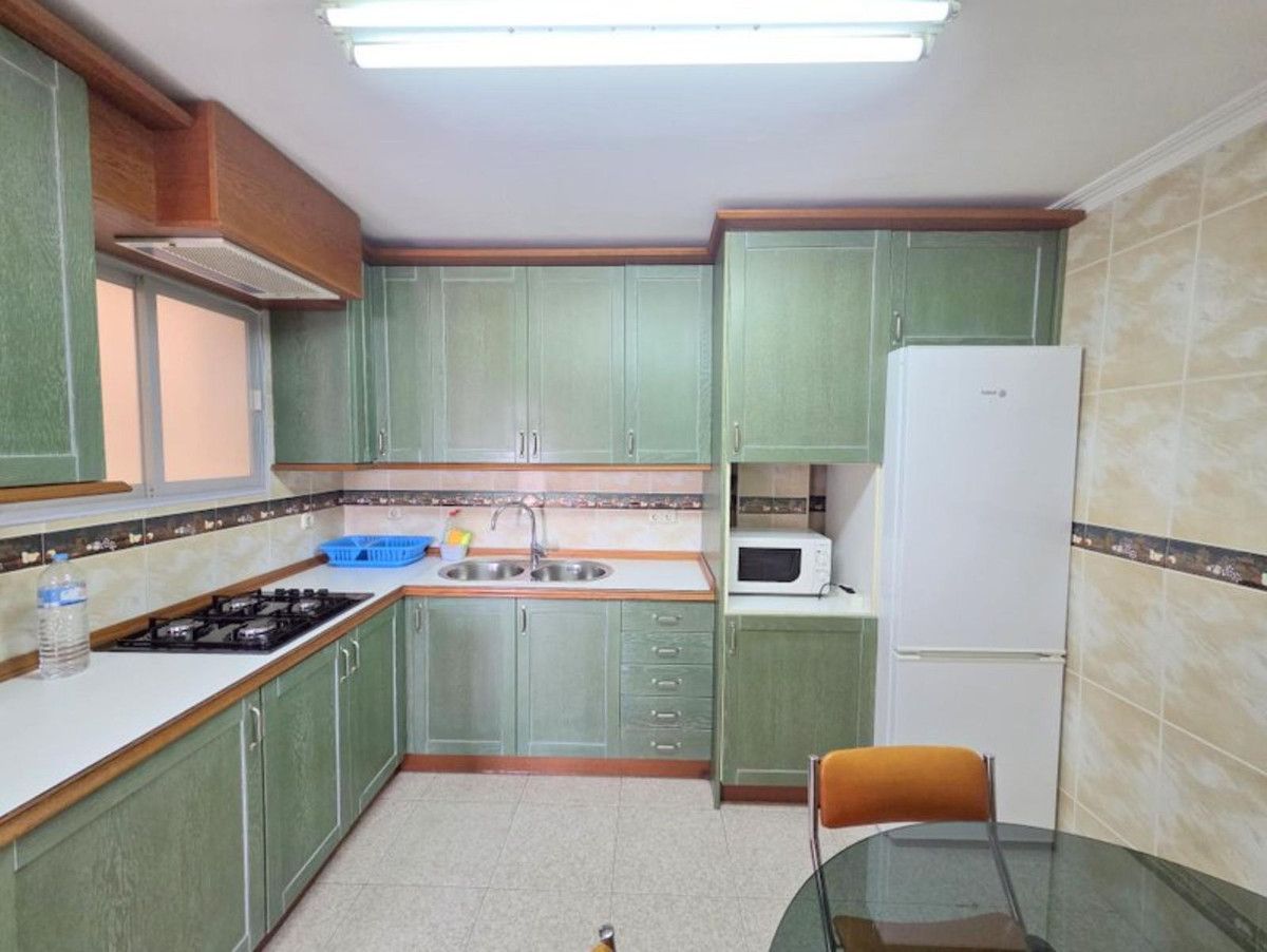 Wohnung in der mittleren Etage in San Luis de Sabinillas, San Luis de Sabinillas, 7/12