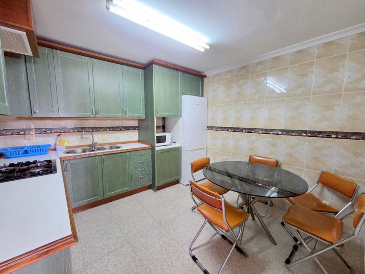 Wohnung in der mittleren Etage in San Luis de Sabinillas, San Luis de Sabinillas, 8/12