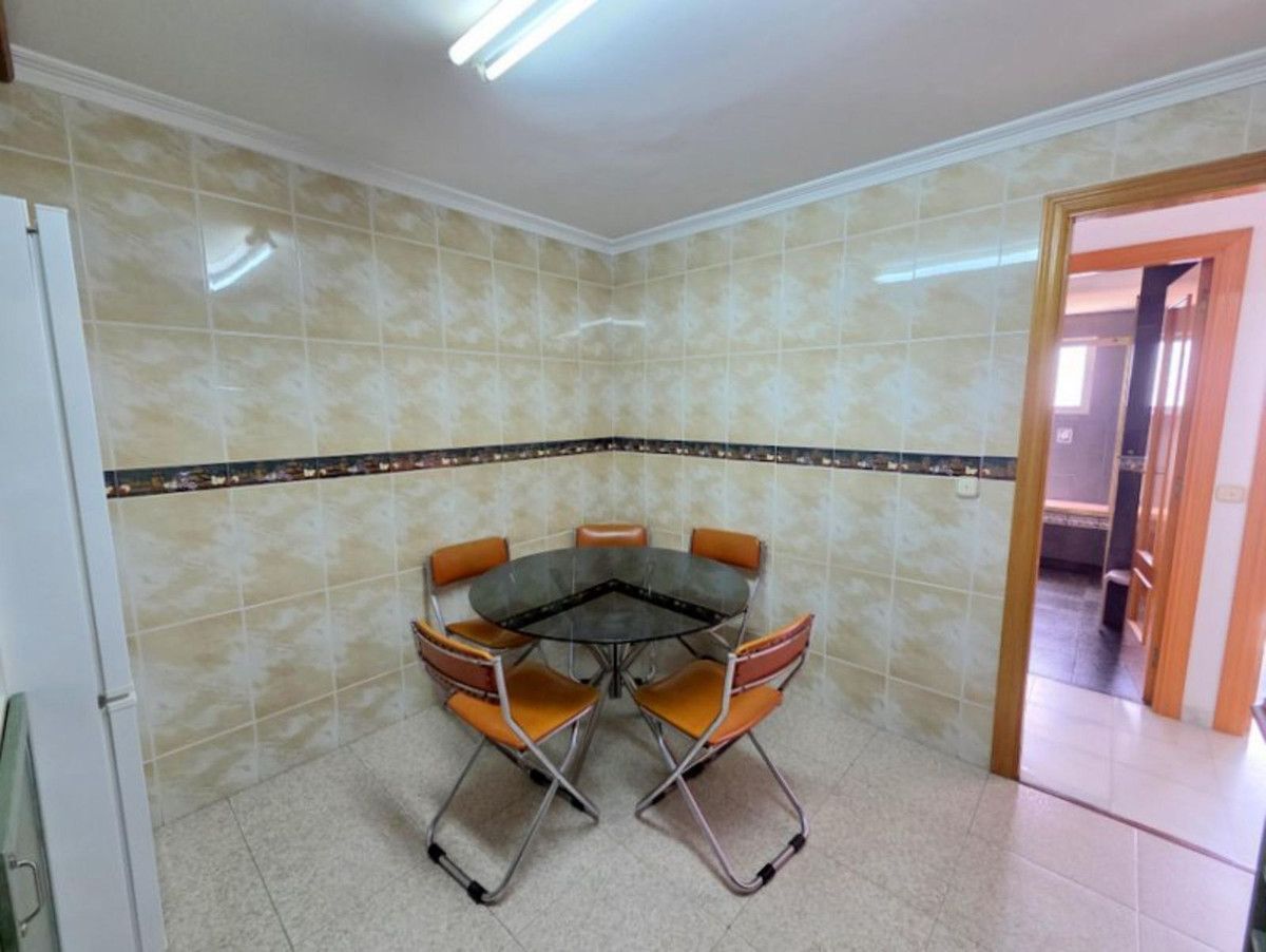Wohnung in der mittleren Etage in San Luis de Sabinillas, San Luis de Sabinillas, 9/12