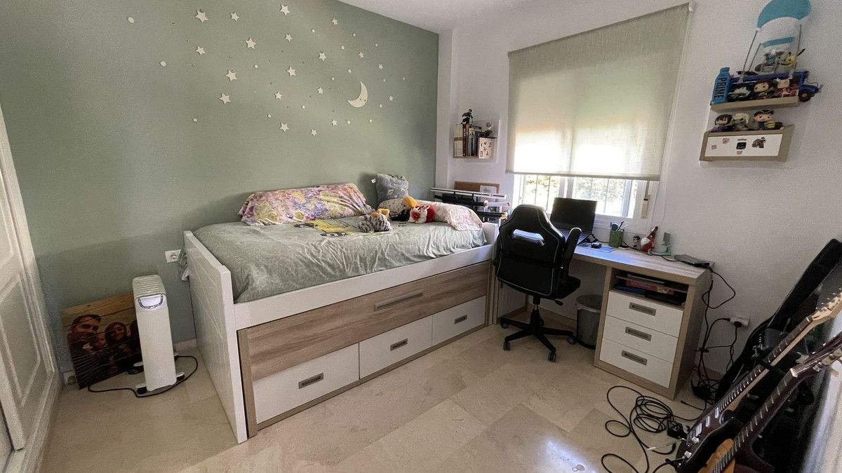 Lägenhet på mellanplan i Estepona, Estepona, 8/12