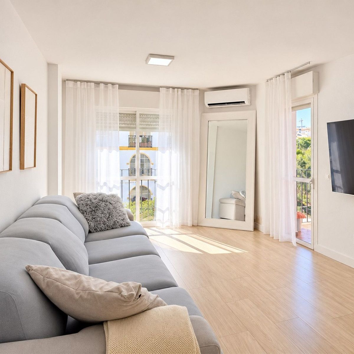 Top Floor Apartment in Estepona, Estepona, 1/12