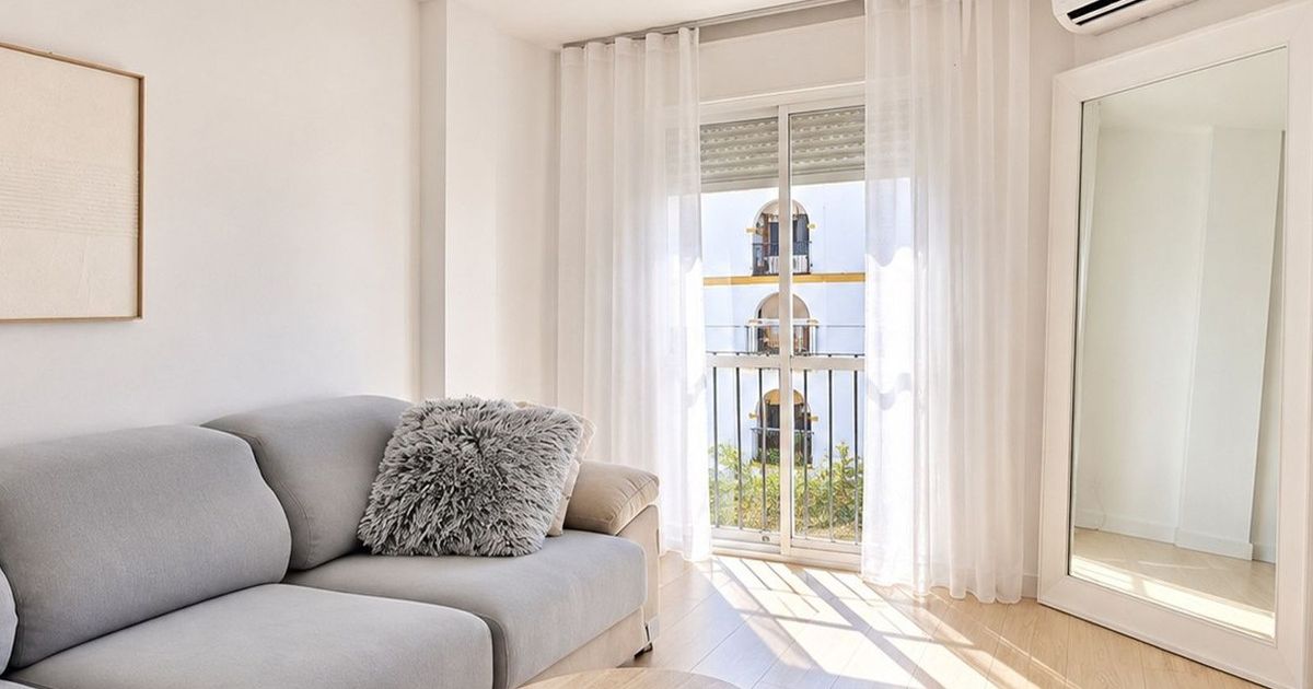 Top Floor Apartment in Estepona, Estepona, 2/12