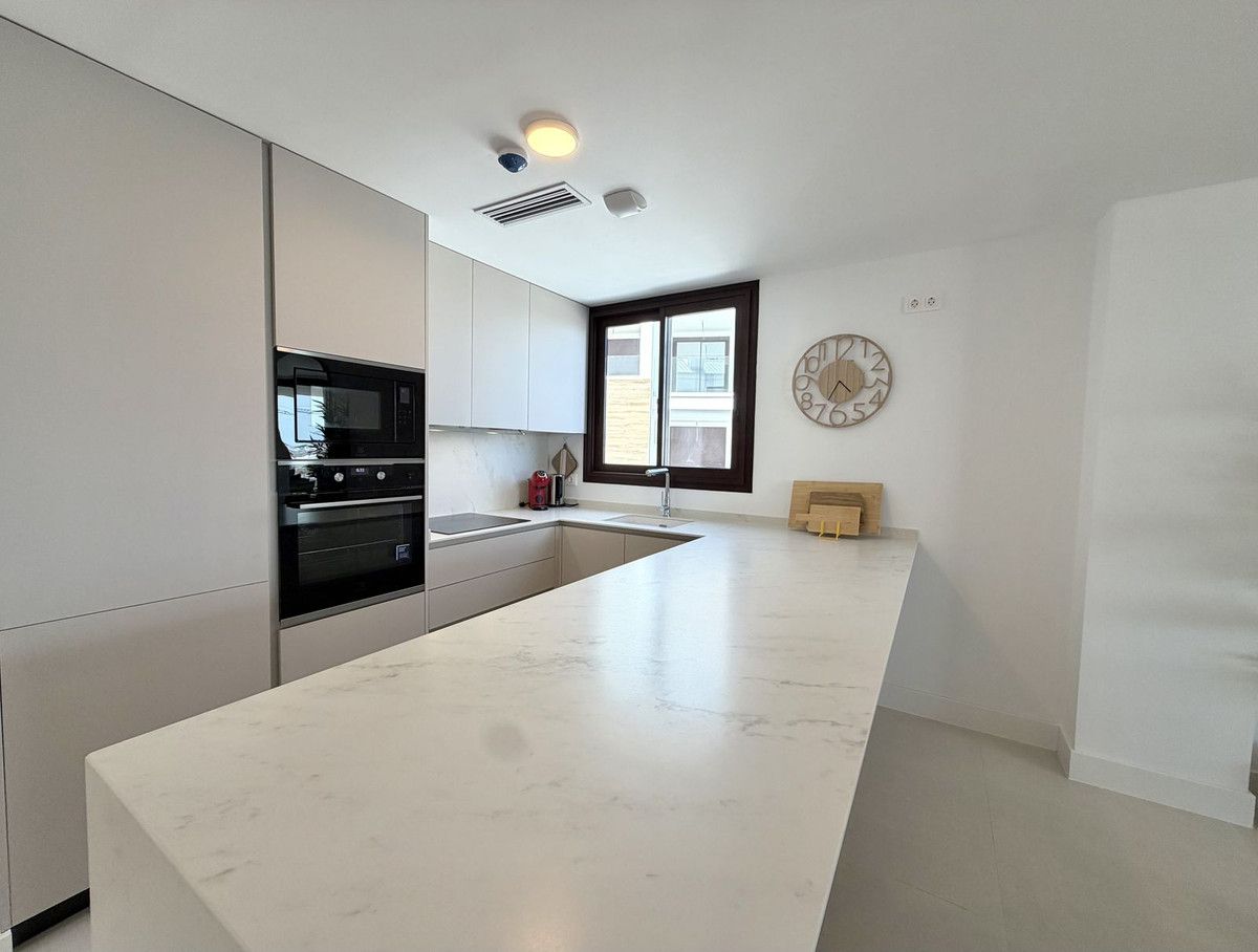 Middle Floor Apartment in Fuengirola, Fuengirola, 6/12