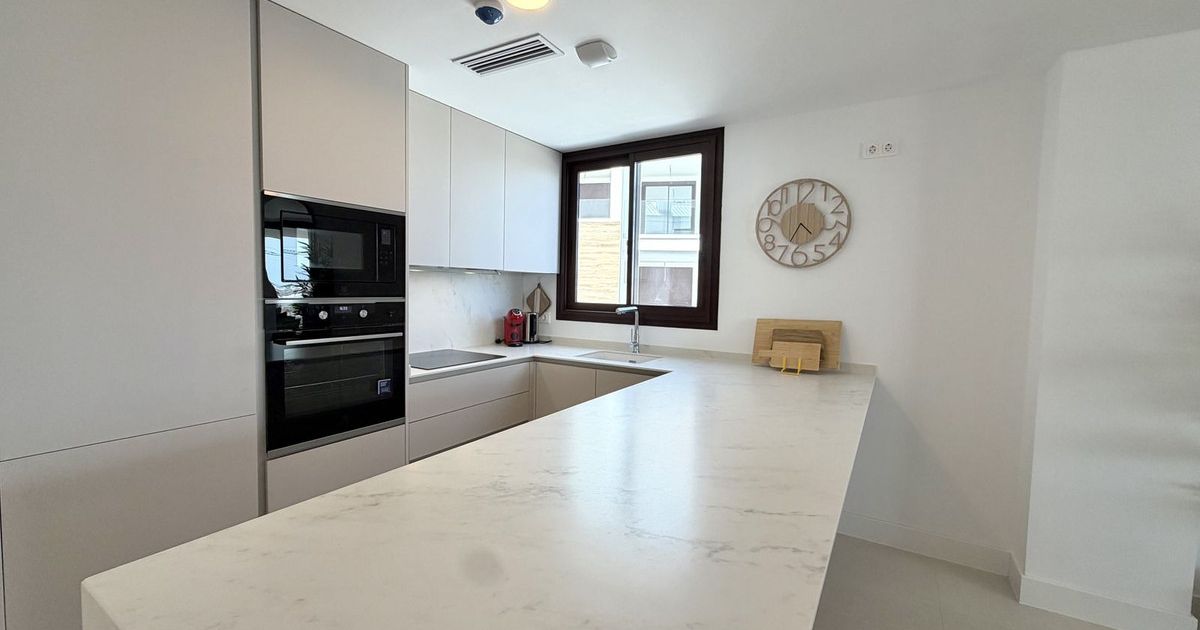 Middle Floor Apartment in Fuengirola, Fuengirola, 6/12