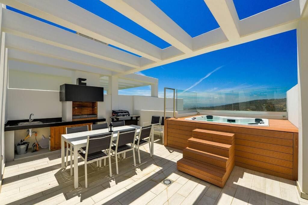 Town House in Manilva, Bahia de las Rocas, Manilva, 4/12