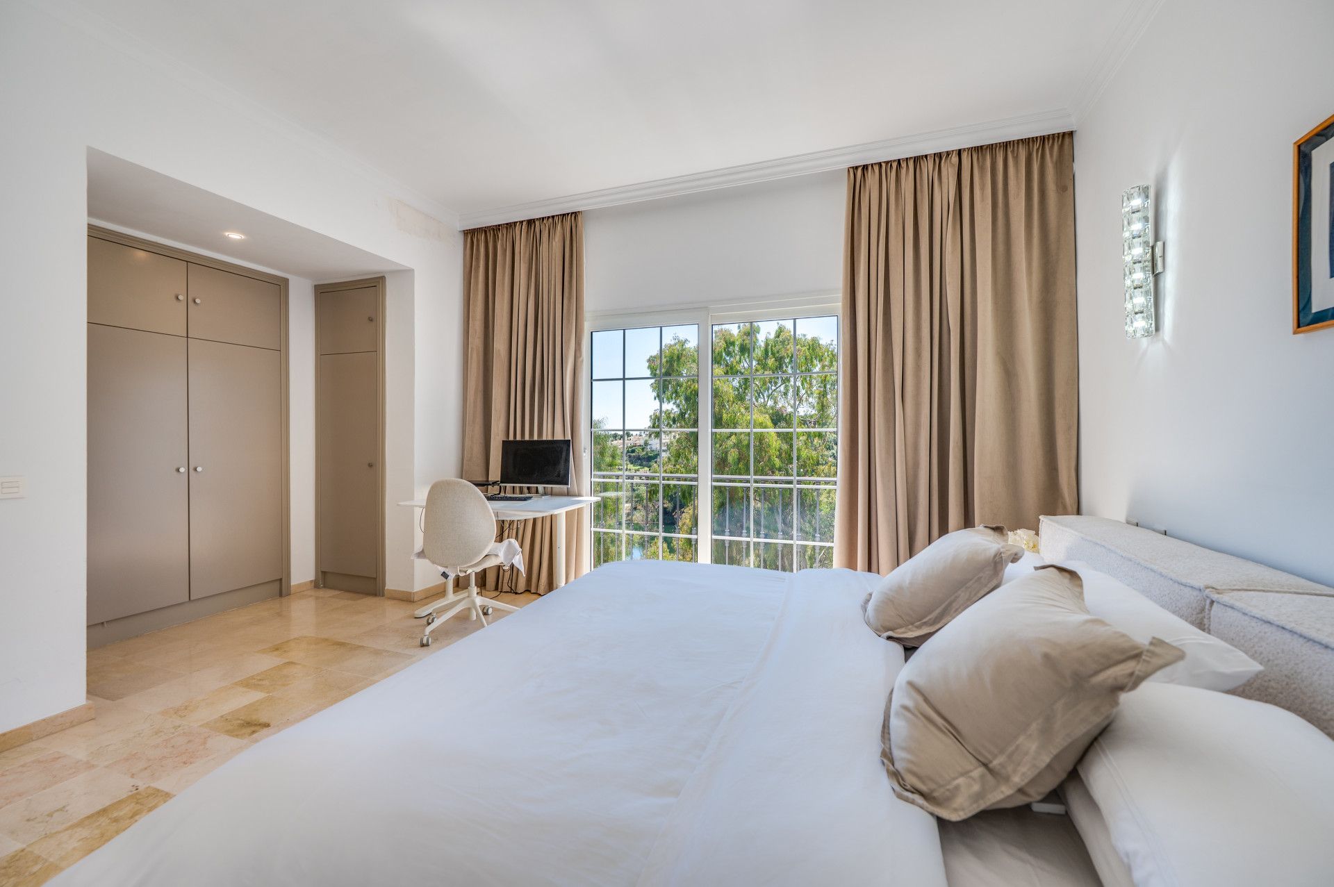 Вилла в Nueva Andalucia, Aldea Dorada, Nueva Andalucia, 8/12