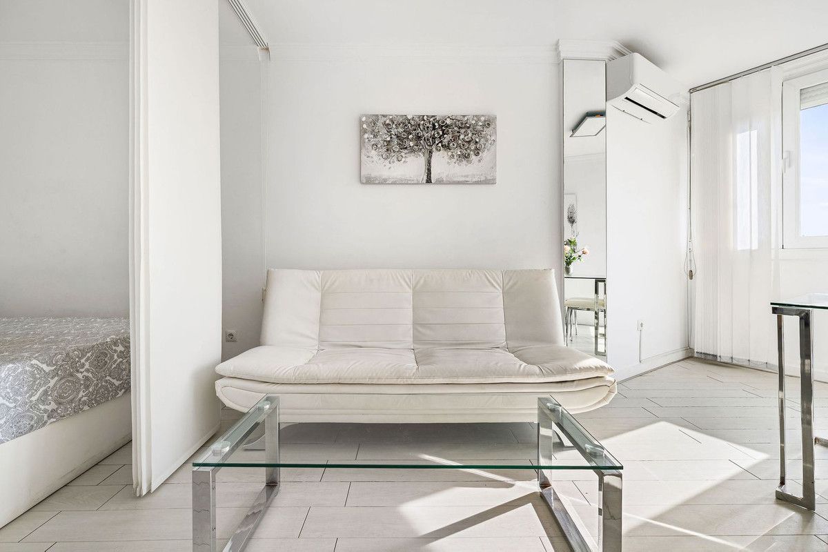 Middle Floor Studio in Calahonda, Calahonda, 8/12