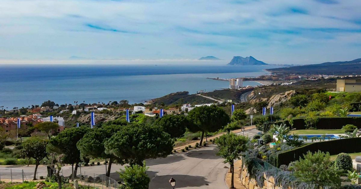 Działka rezydencjonalna w Sotogrande, Sotogrande, 1/12