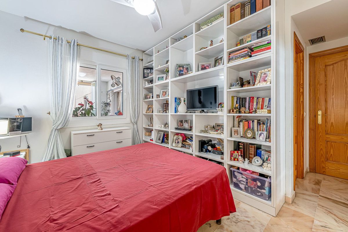 Middle Floor Apartment in Torrequebrada, Torrequebrada, 11/12