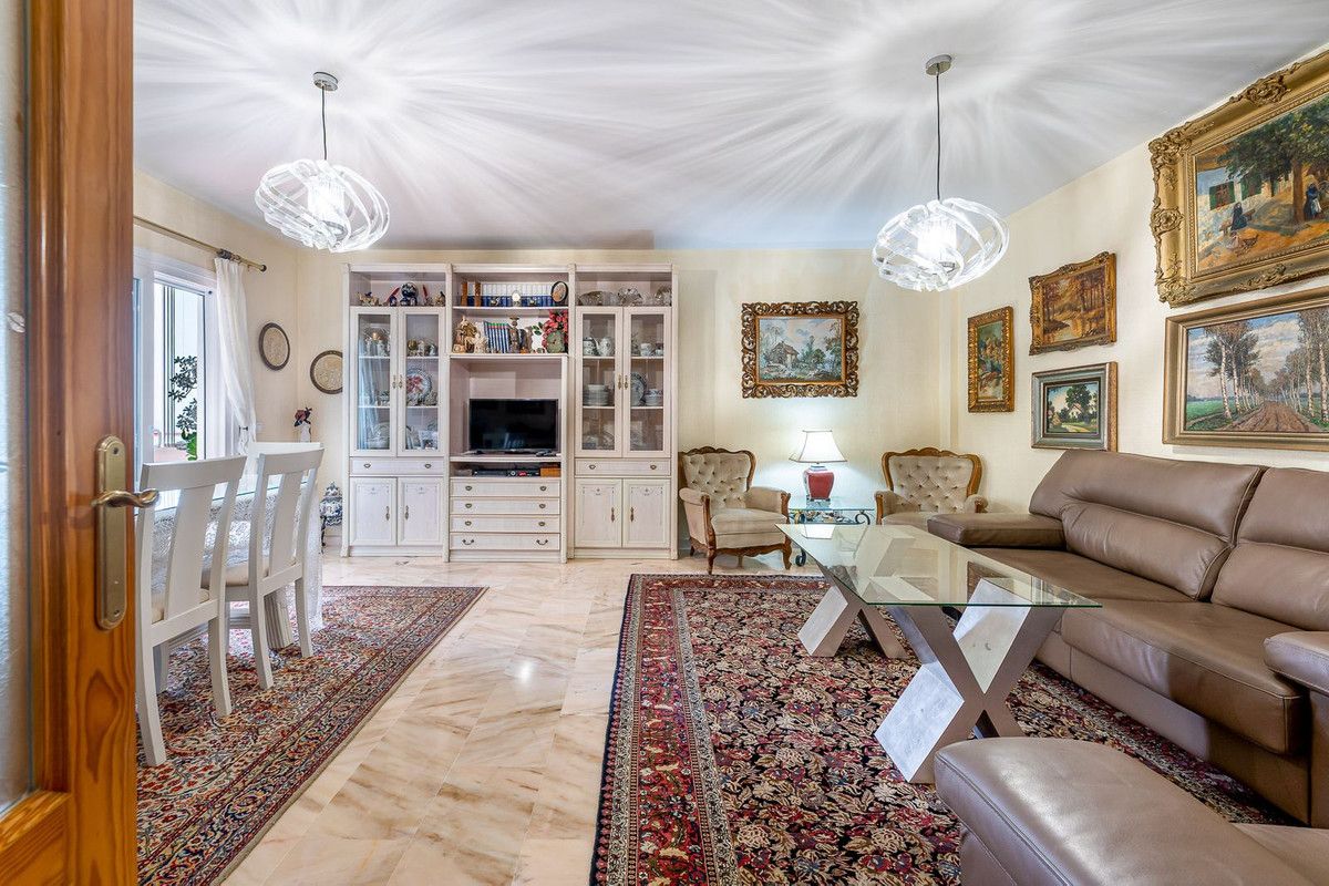 Middle Floor Apartment in Torrequebrada, Torrequebrada, 8/12