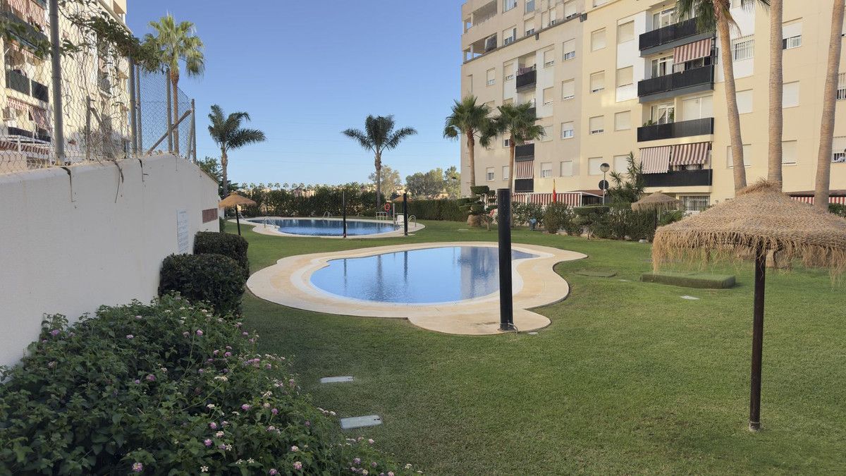 Middle Floor Apartment in Nueva Andalucía, Nueva Andalucía, 1/12