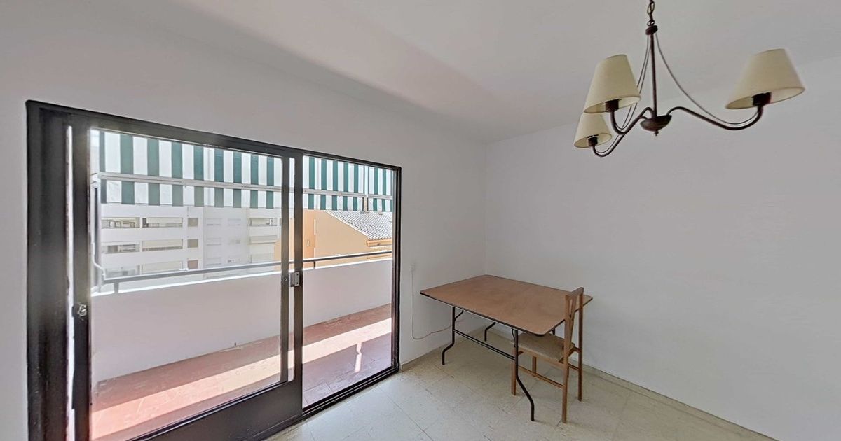 Middle Floor Apartment in Marbella, Marbella, 1/12