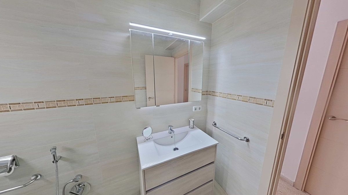 Middle Floor Apartment in Marbella, Marbella, 5/12