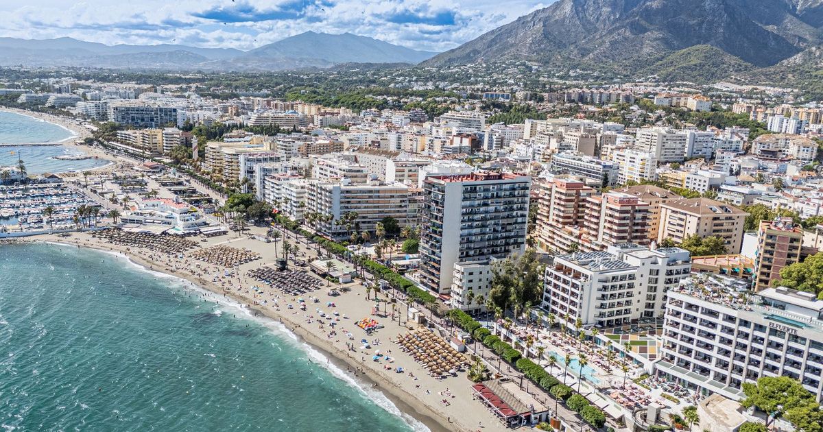 Апартаменты на среднем этаже в Marbella, Marbella, 1/12