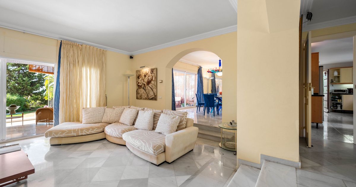Отдельно стоящая вилла в Elviria, Elviria, 12/12
