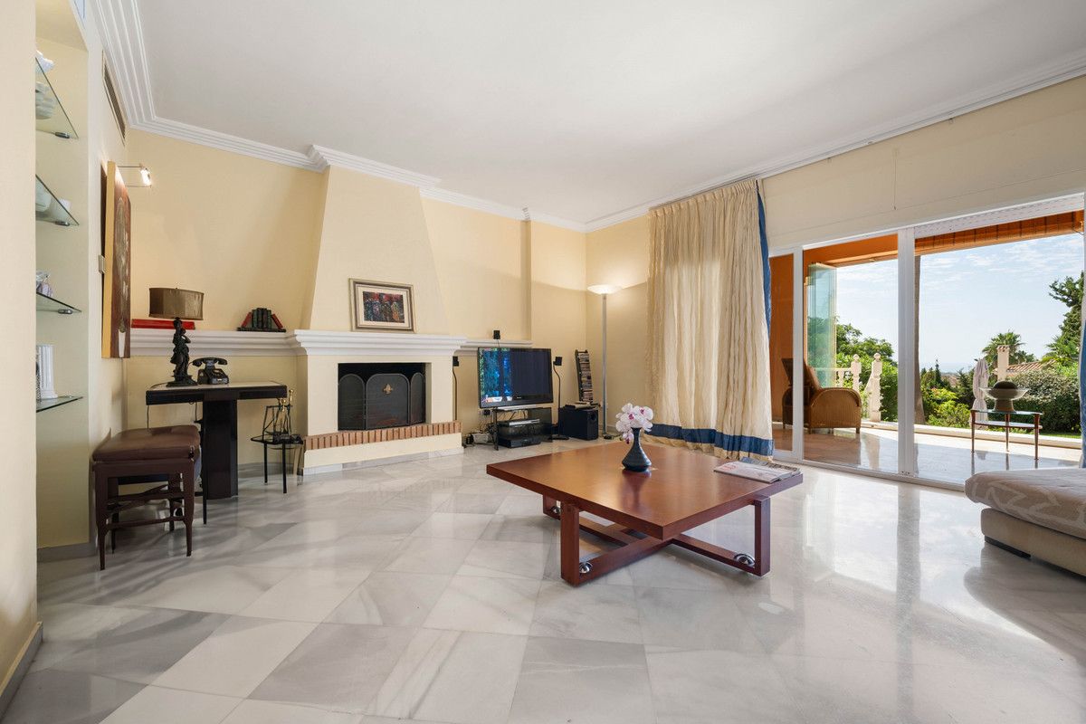 Отдельно стоящая вилла в Elviria, Elviria, 10/12
