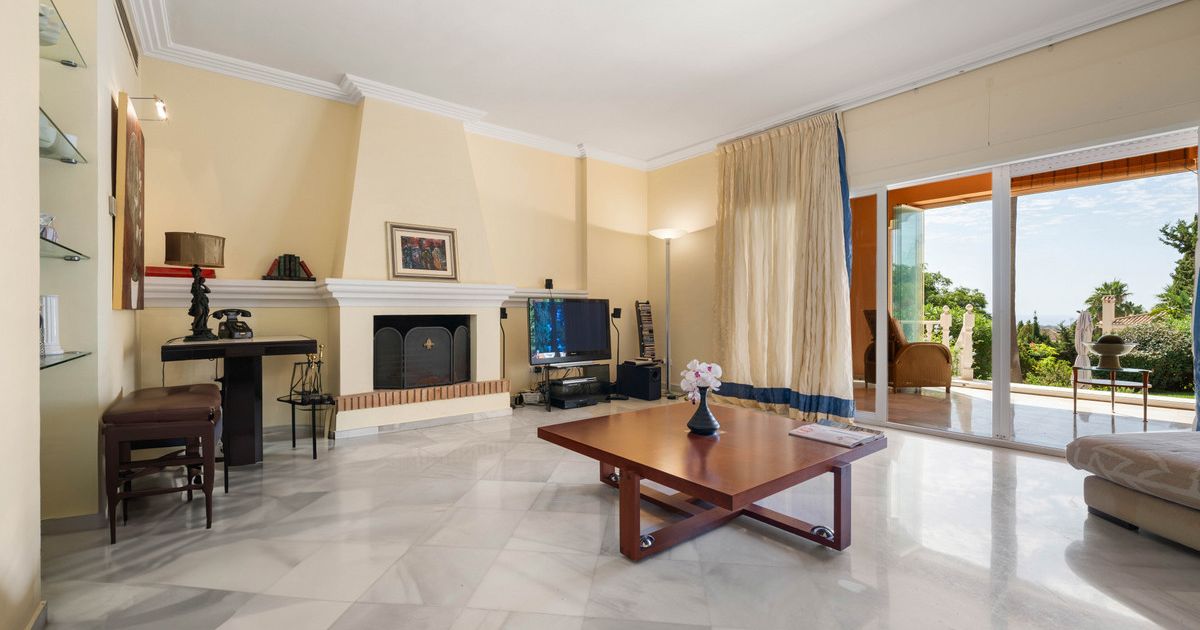 Отдельно стоящая вилла в Elviria, Elviria, 10/12