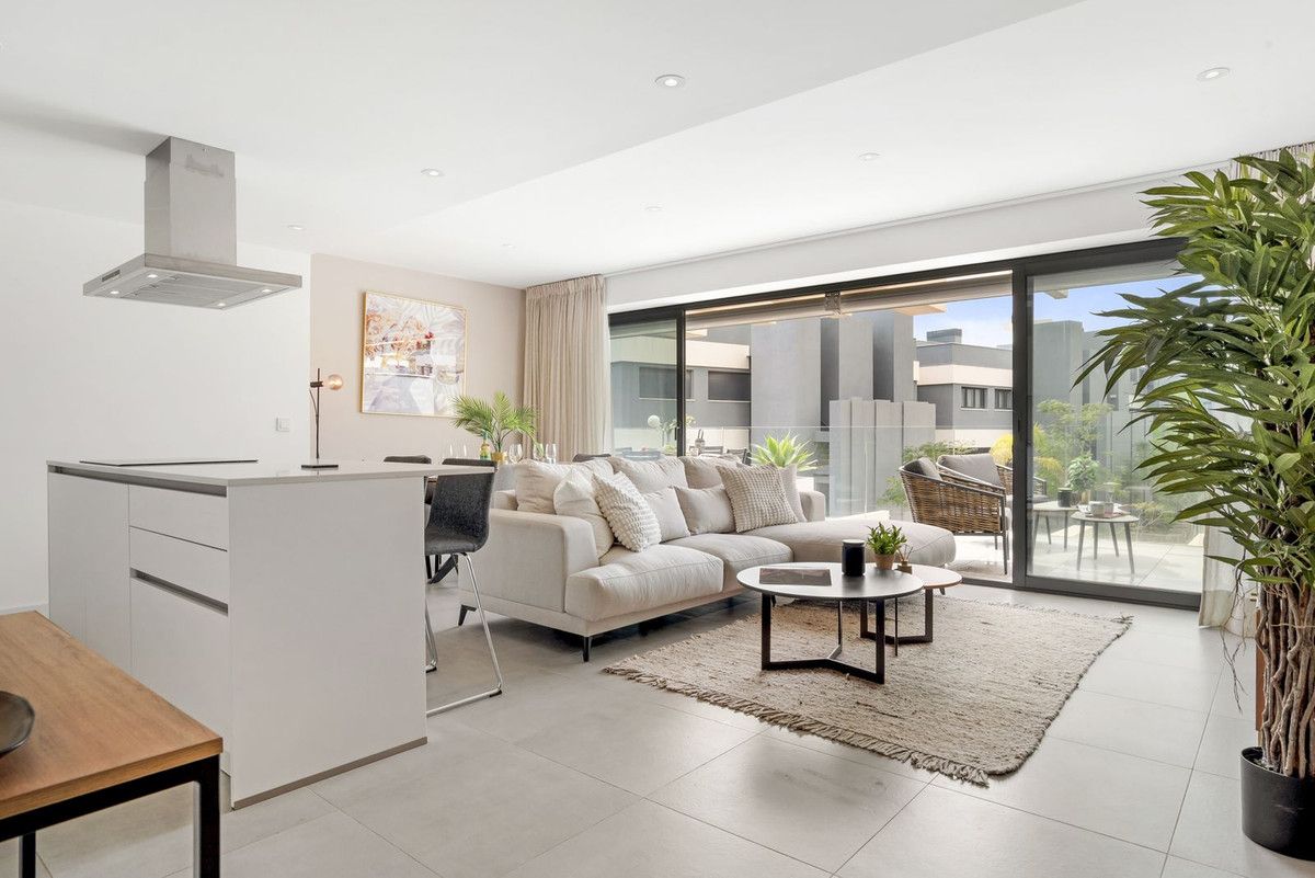 Middle Floor Apartment in Selwo, Selwo, 8/12