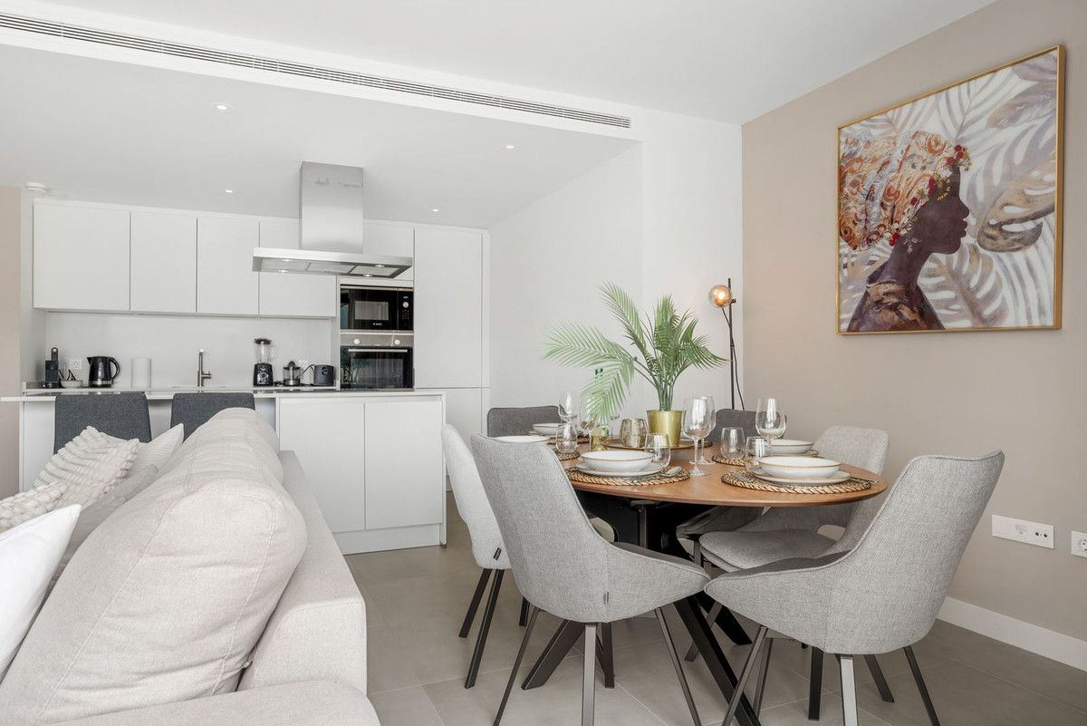 Middle Floor Apartment in Selwo, Selwo, 10/12