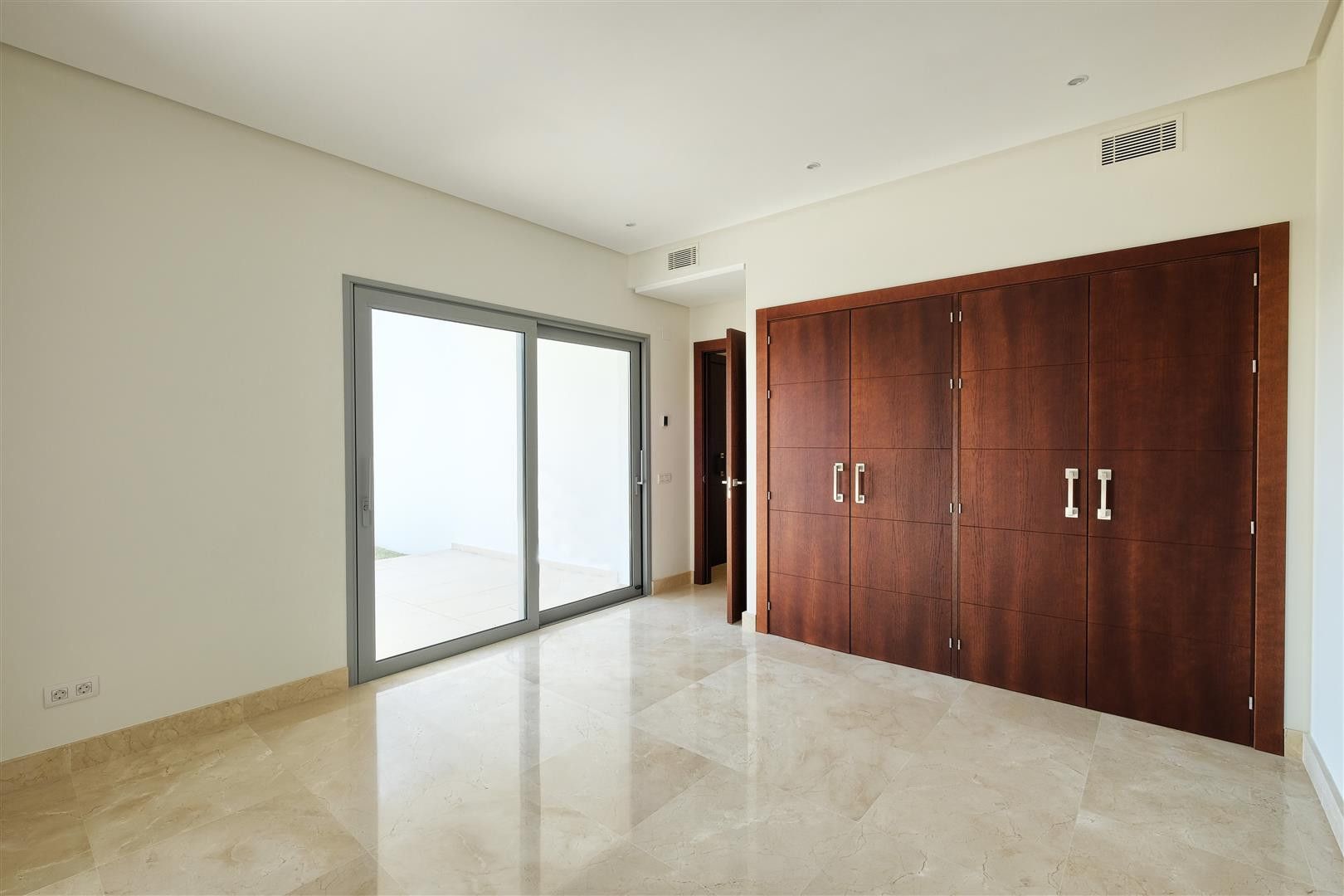 Villa in Benahavis, Puerto del Capitan, Benahavis, 9/12