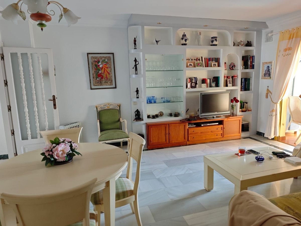 Lägenhet på mellanplan i Marbella, Marbella, 7/12